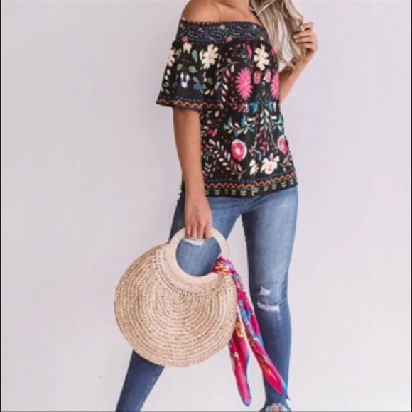 Off The shoulder Top - Picture 3 of 5